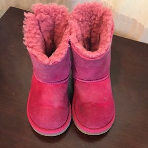 UGG Bailey Bow toddler size 7. Pink.